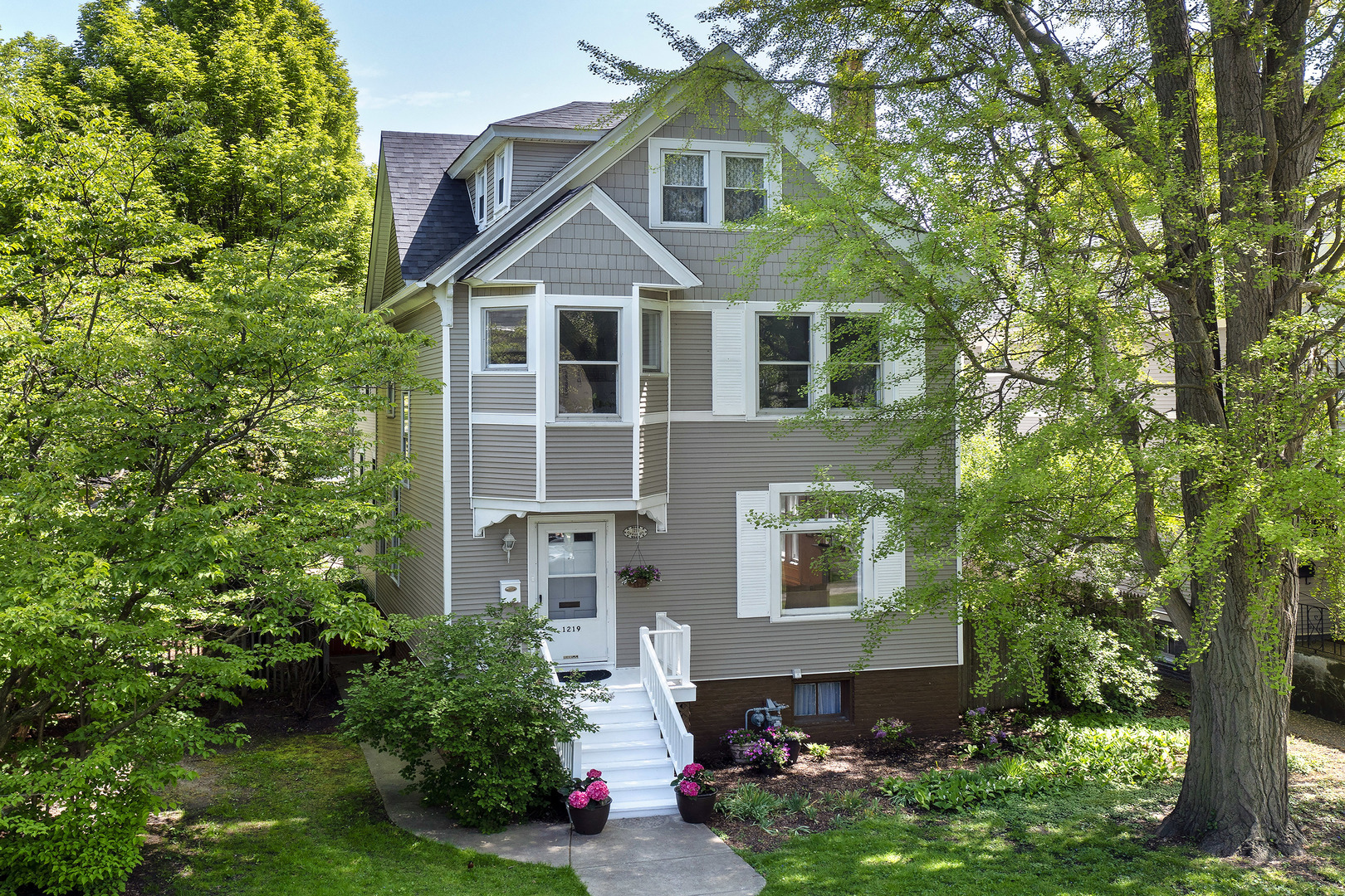 Property Photo:  1219 Elmwood Avenue  IL 60202 