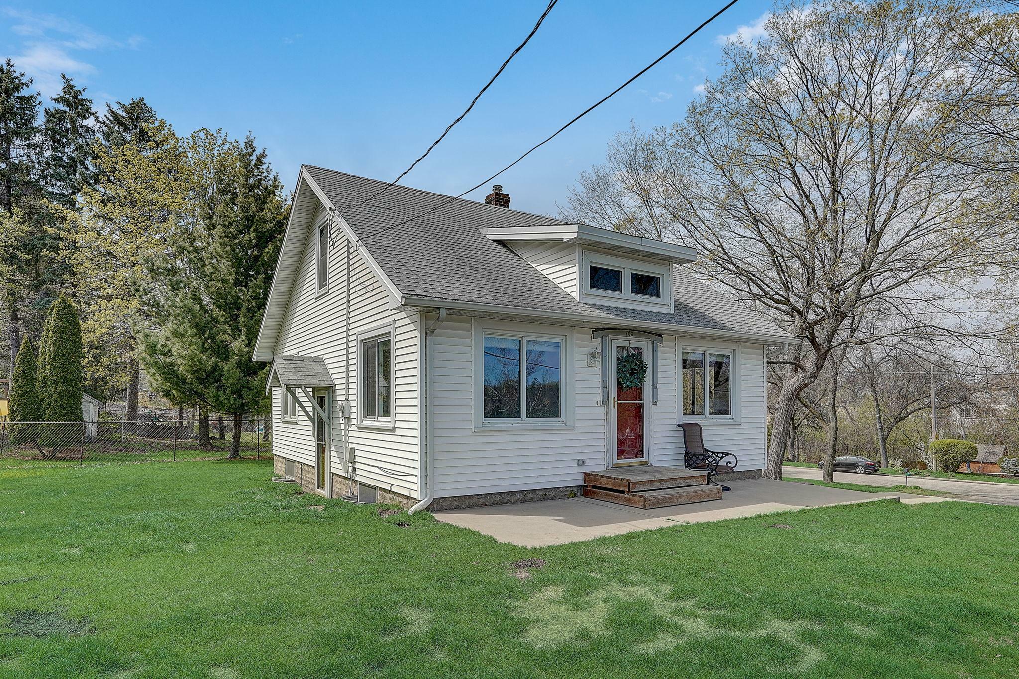 Property Photo:  703 Montrose Boulevard  MN 55313 