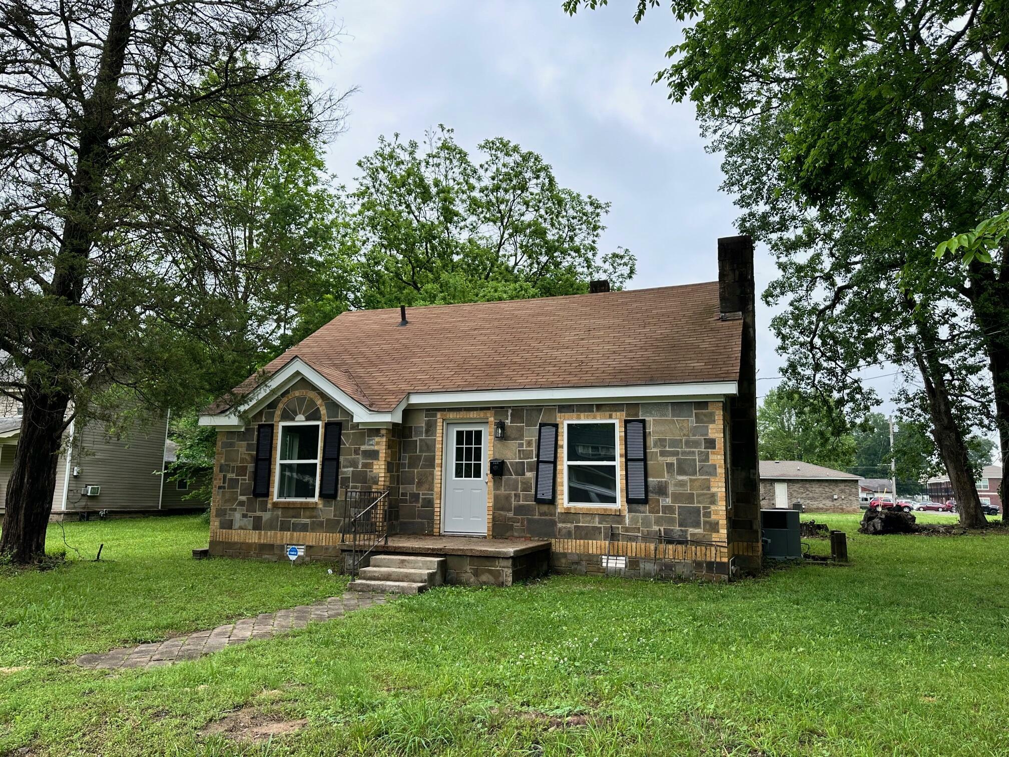 Property Photo: 720 N Johnson Street AR 72830