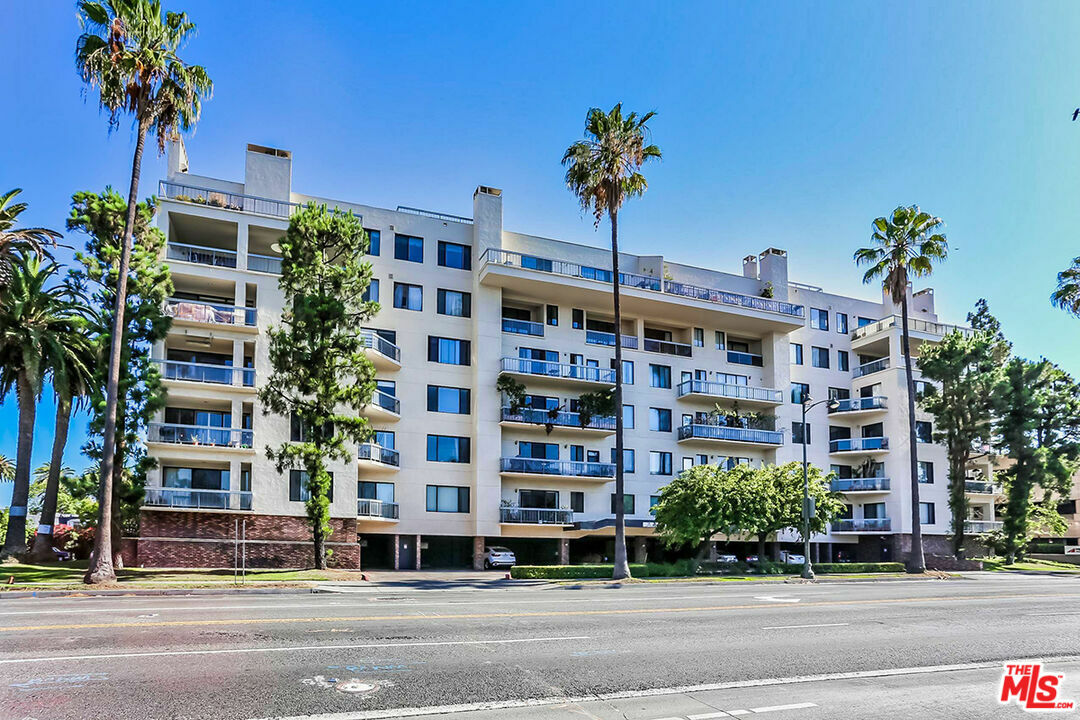 Property Photo:  4460   Wilshire Blvd 501  CA 90010 