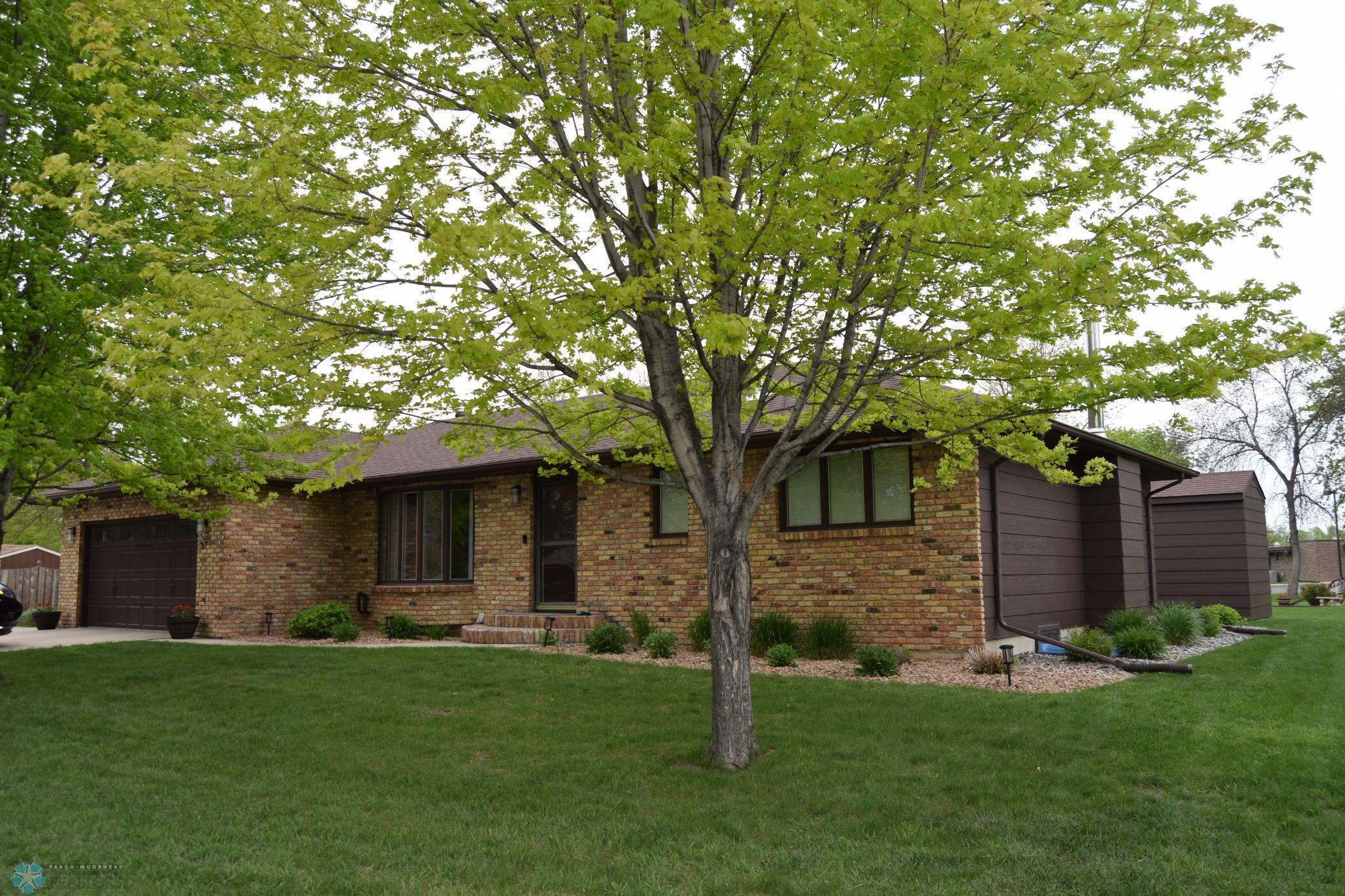 Property Photo: 37 Prairiewood Drive S ND 58103