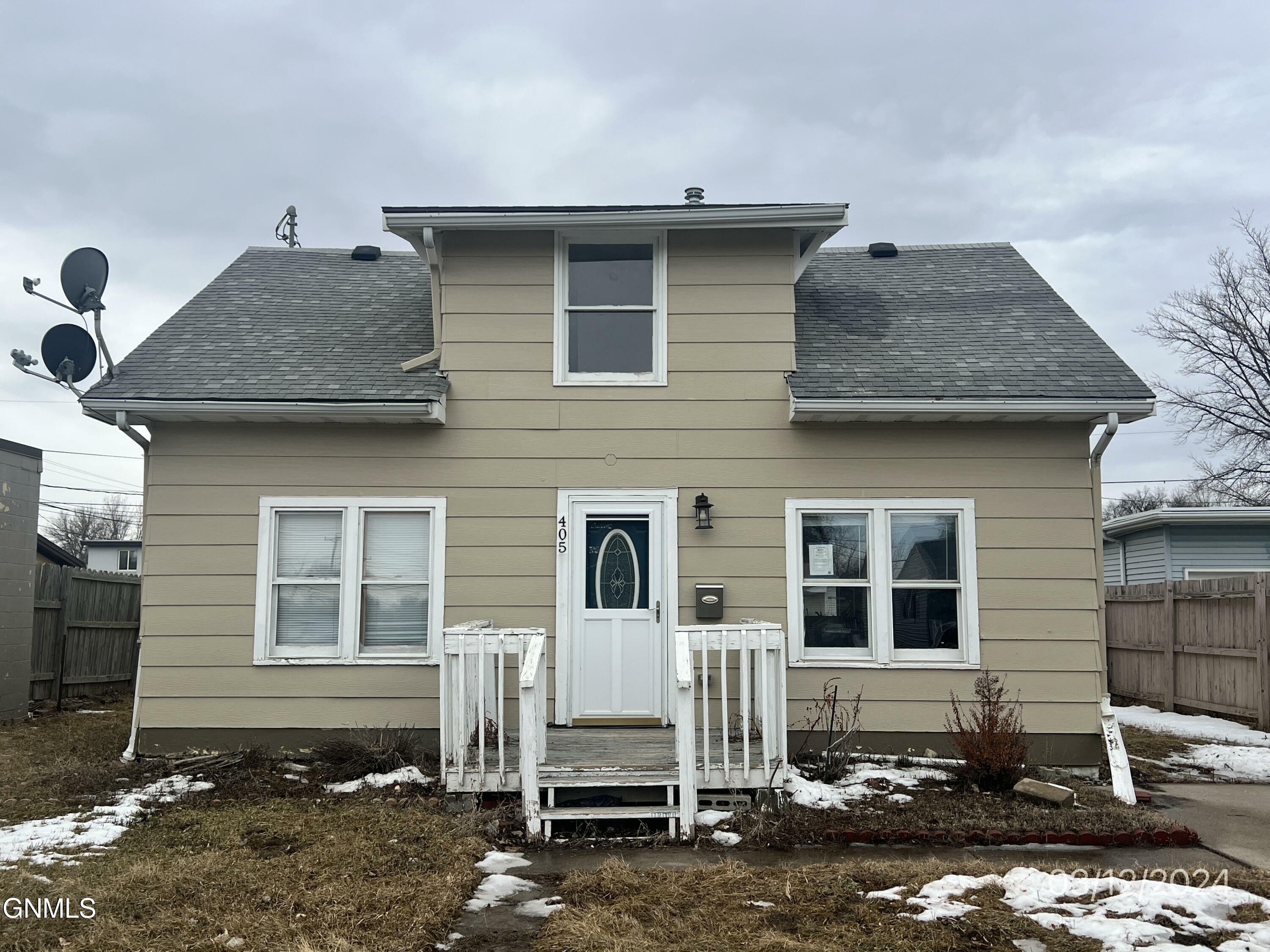 Property Photo:  405 18th Street NW  ND 58703 