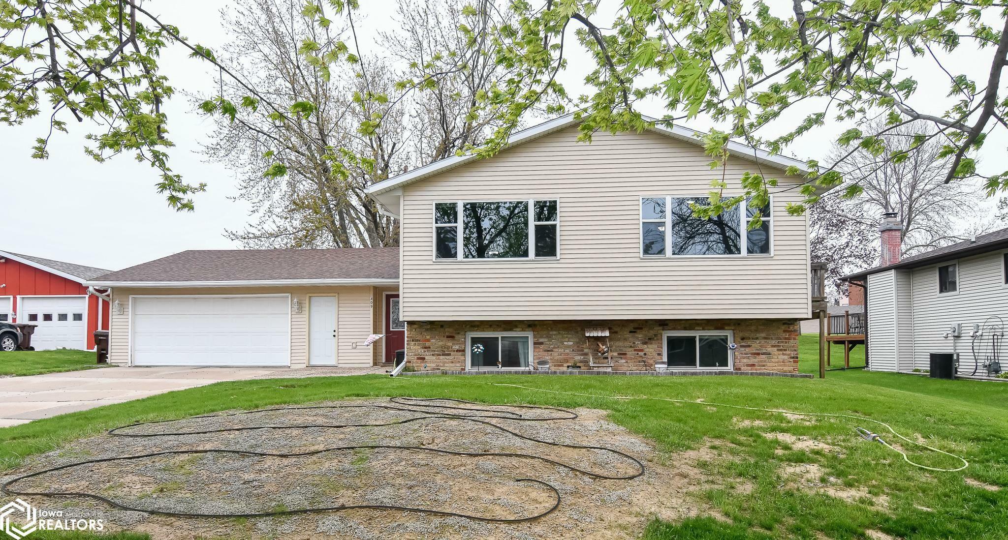 409 Nicholas Drive  Marshalltown IA 50158 photo