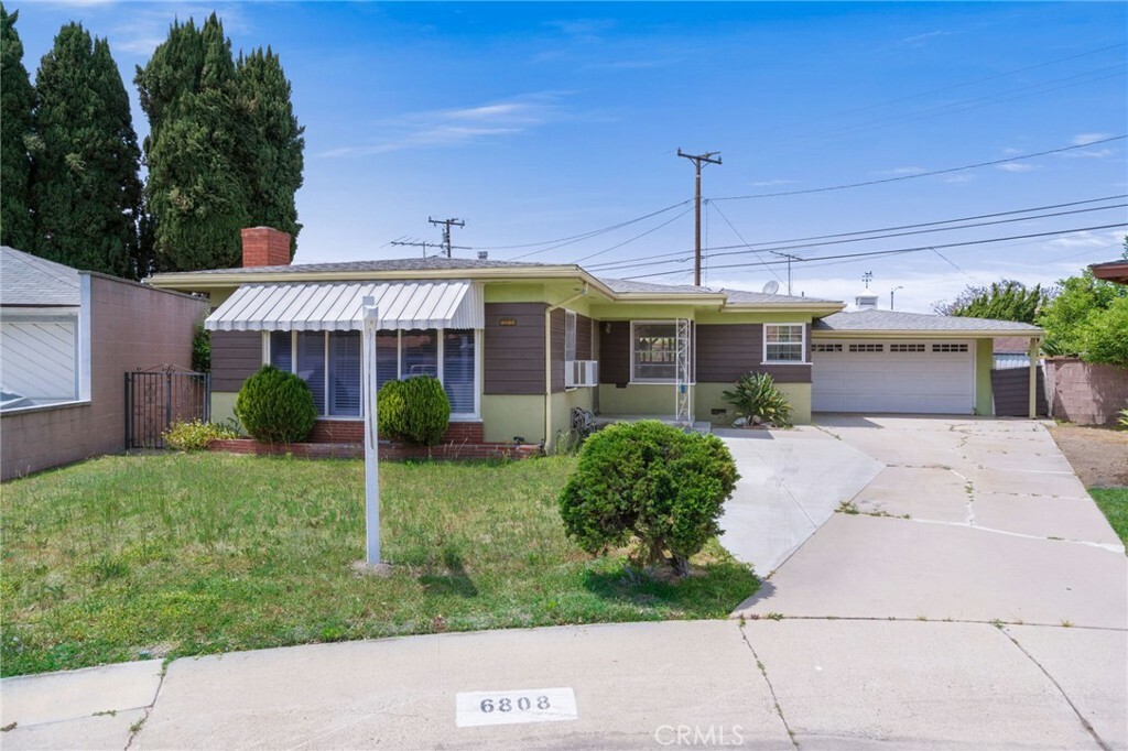 Property Photo:  6808 Mayflower Pl  CA 90201 