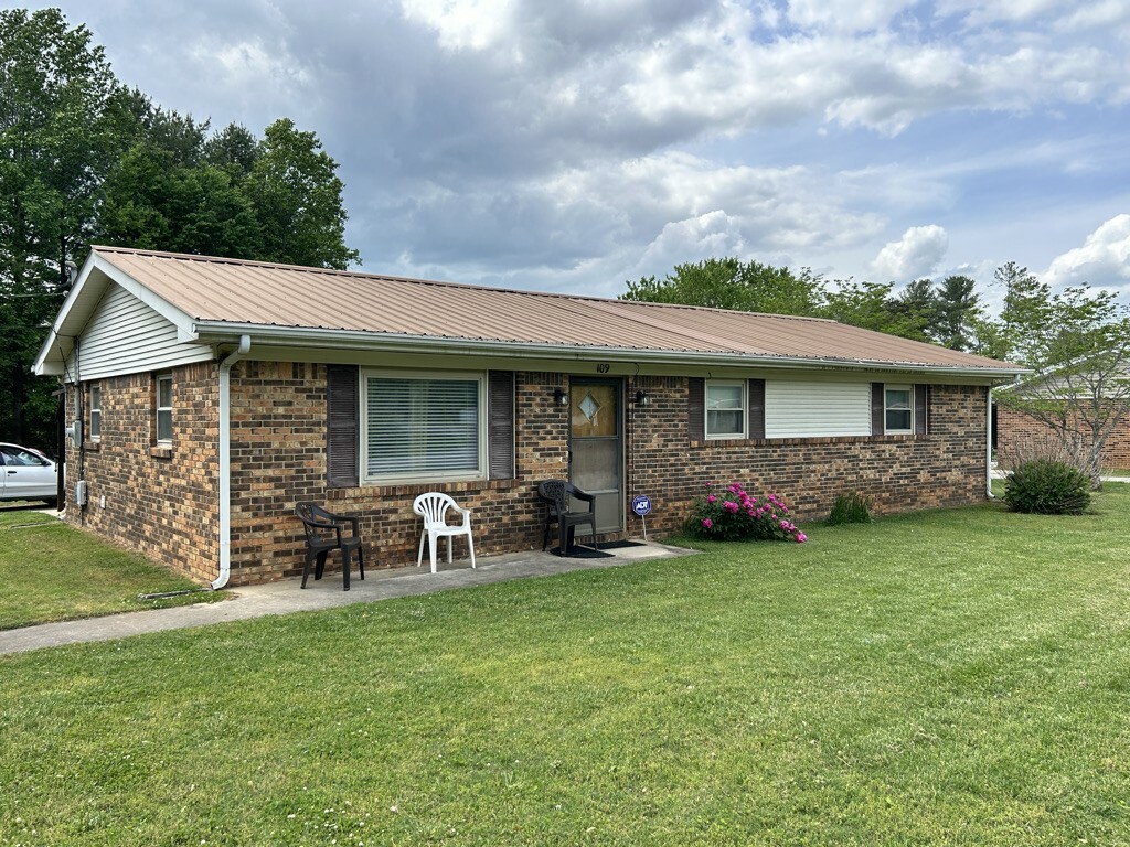 109 Elmwood Dr  Rock Island TN 38581 photo