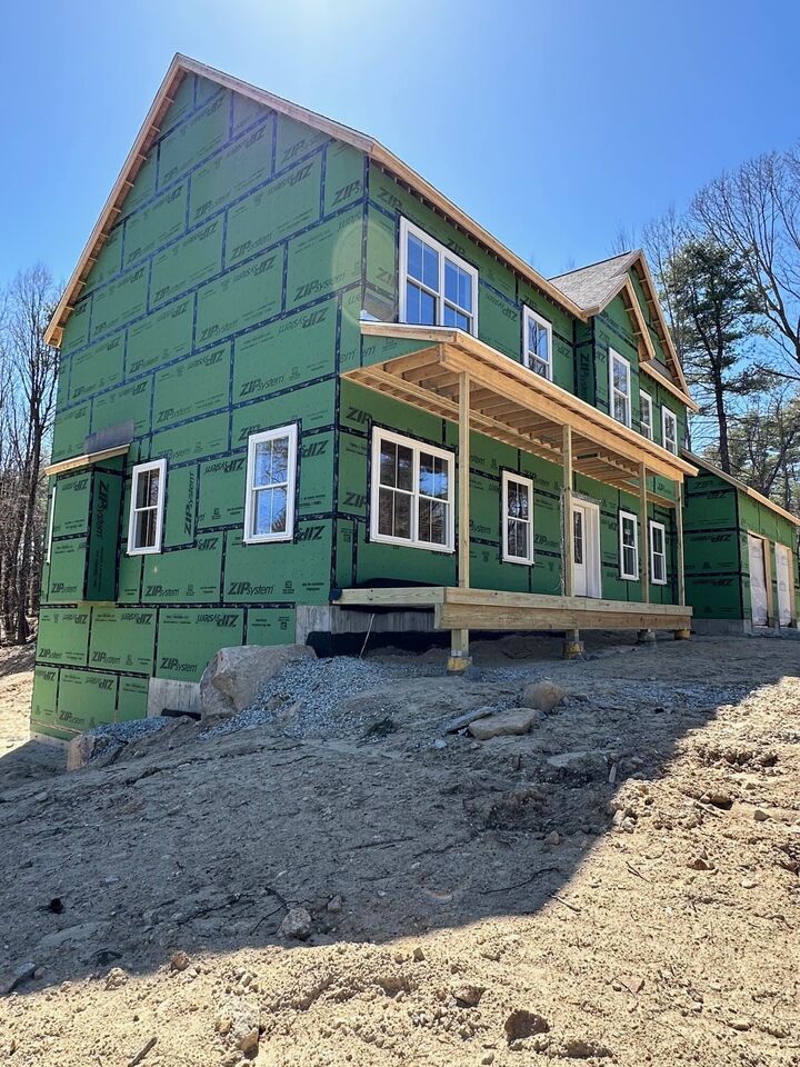 Property Photo: 20 Wellesley Drive NH 03110