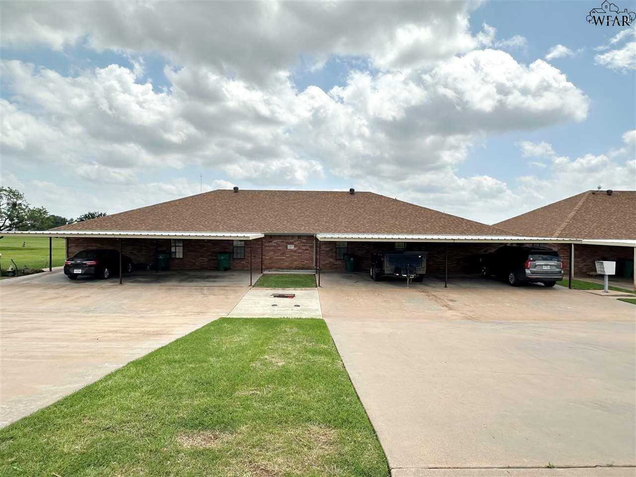 617 W Magnolia Avenue Apt B  Iowa Park TX 76367 photo