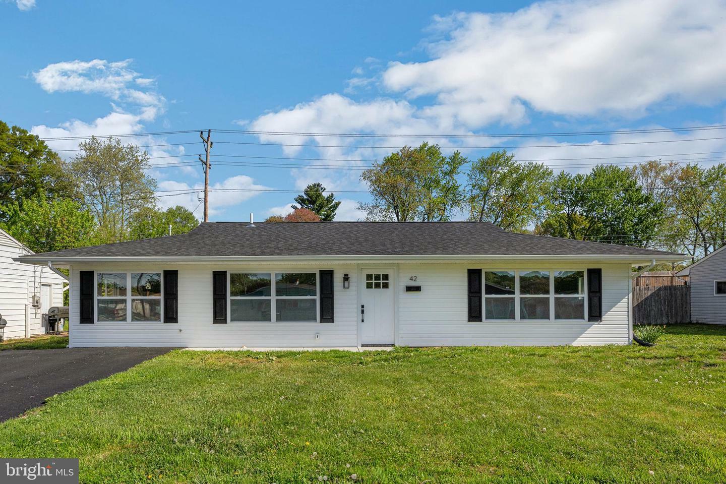 Property Photo: 42 Kenmar Drive DE 19713