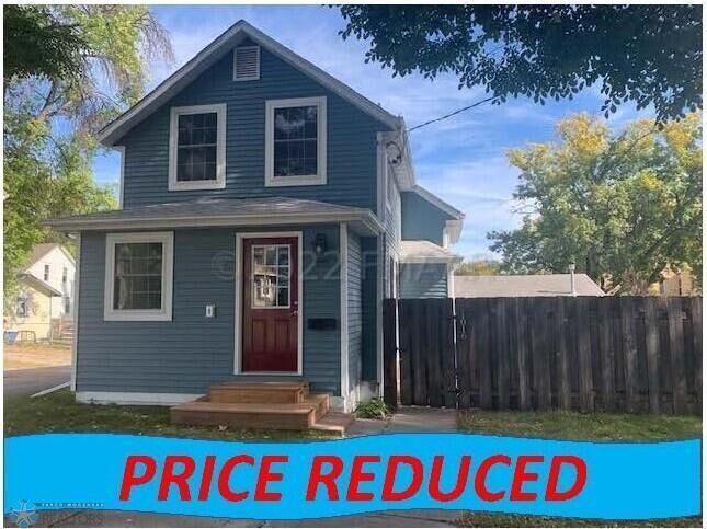 Property Photo:  1016 5 Street S  ND 58103 