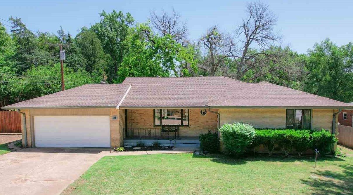 Property Photo:  93 Elmwood  OK 74601 