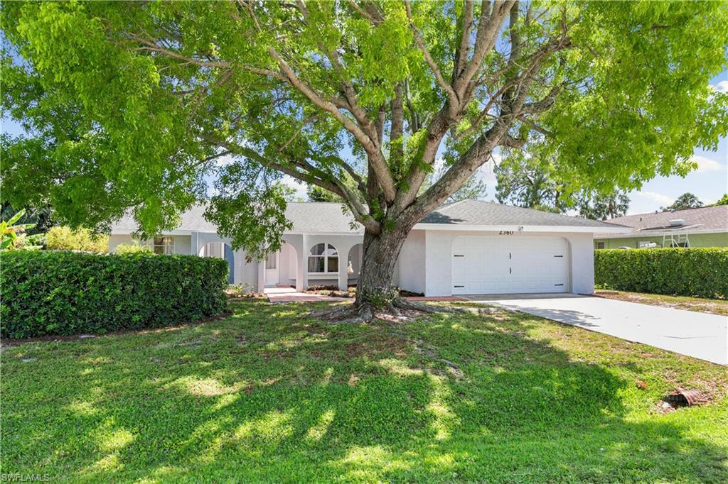 Property Photo:  2360 Clipper Way  FL 34104 