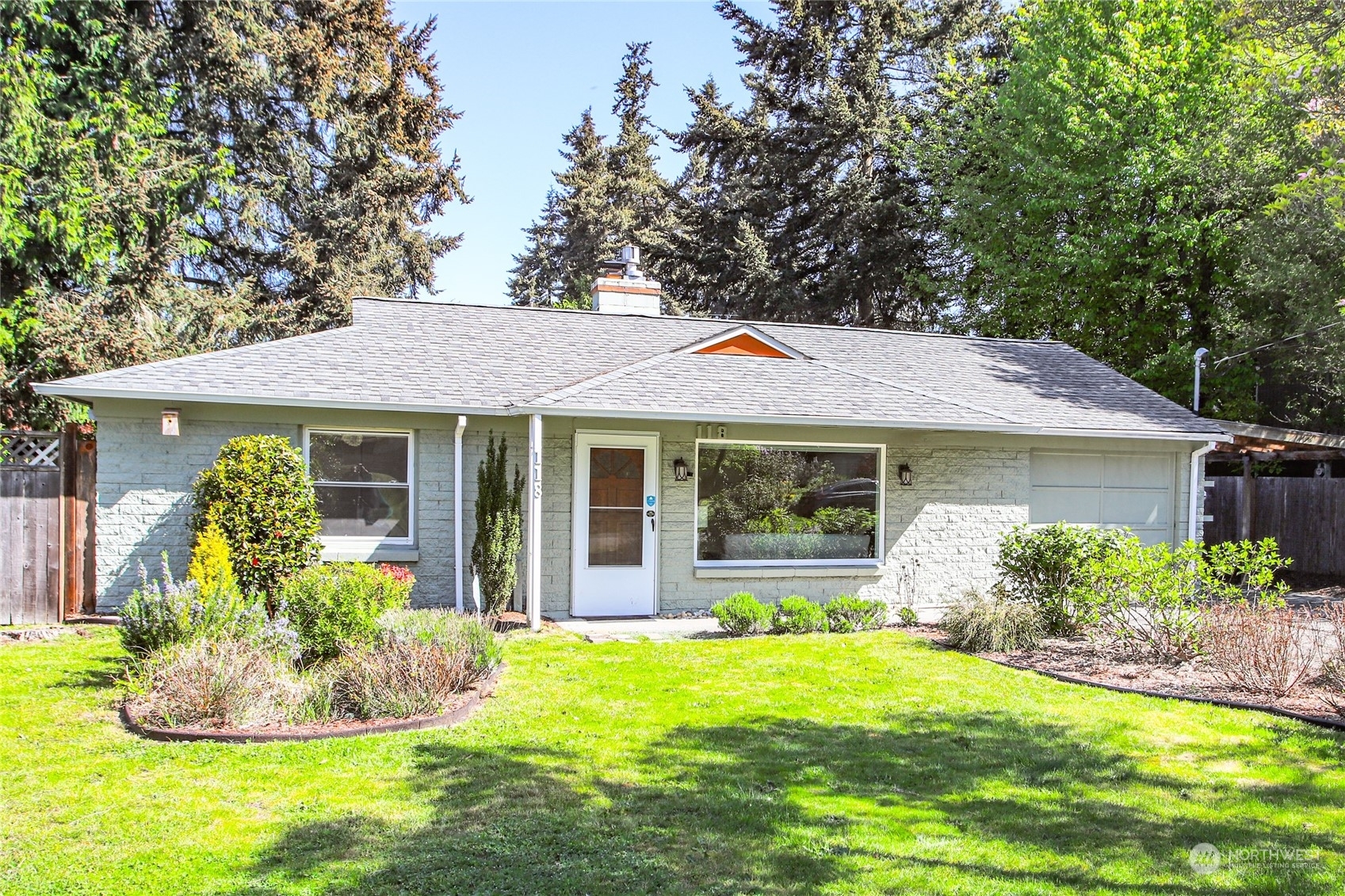 Property Photo:  118 N 181st Street  WA 98133 