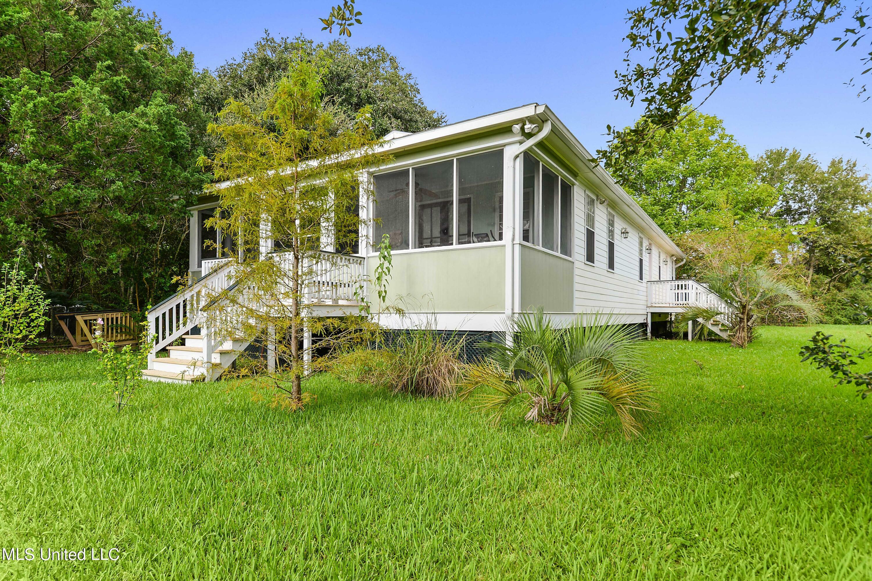 Property Photo:  104 Felicity Street  MS 39520 