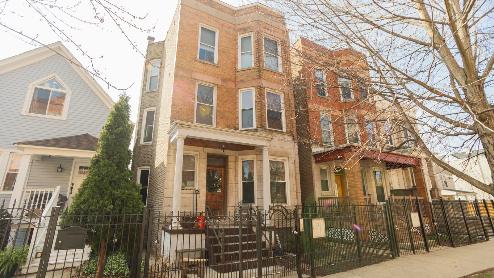 Property Photo:  3115 W Belden Avenue 2  IL 60647 