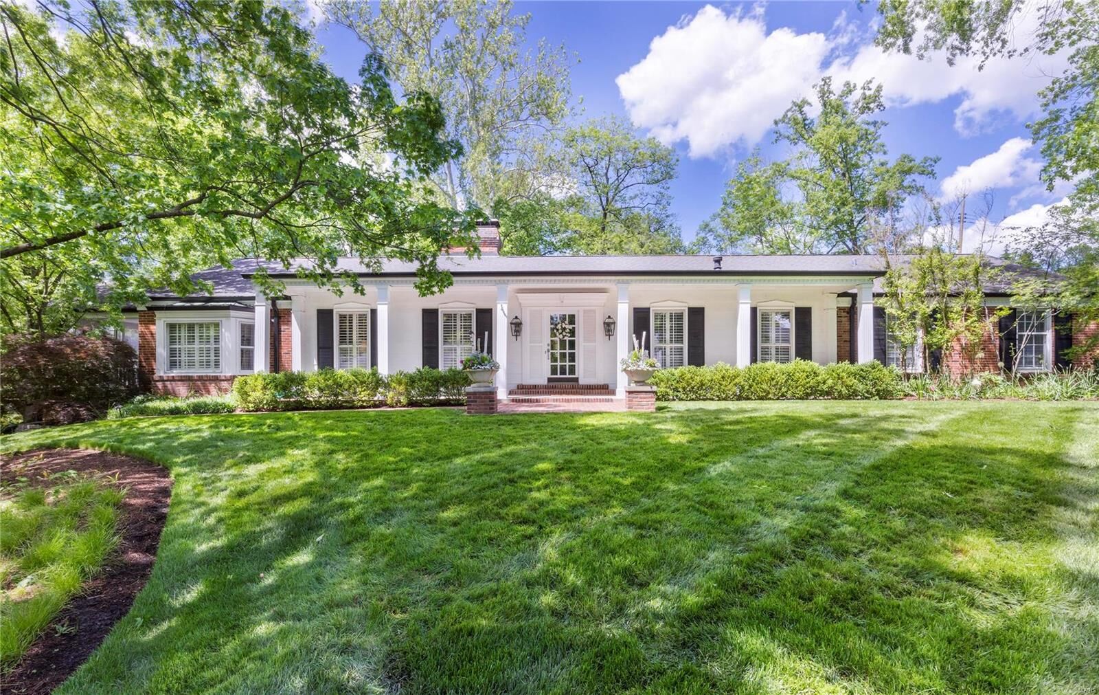 Property Photo: 5 Warson Lane MO 63124