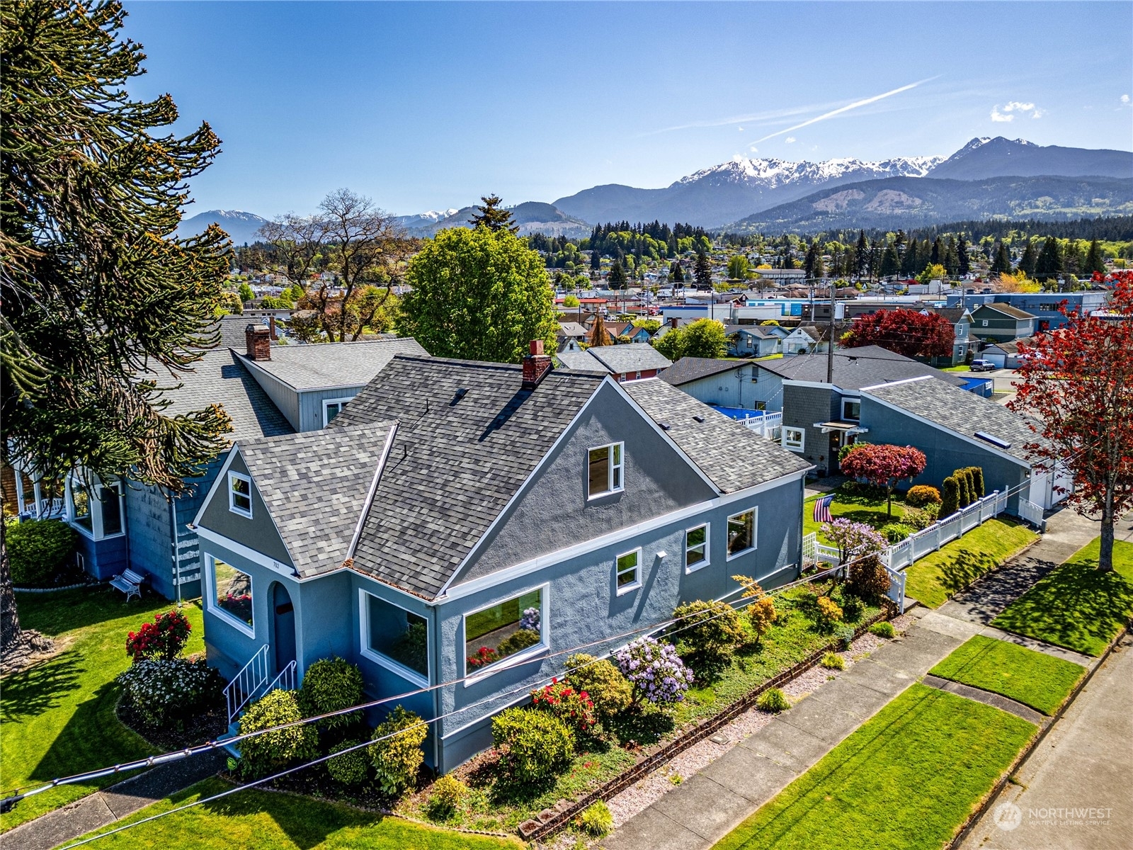 Property Photo: 702 Caroline Street WA 98362