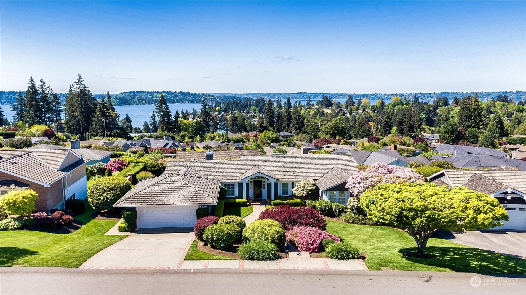 Property Photo: 9429 Vineyard Crest WA 98004