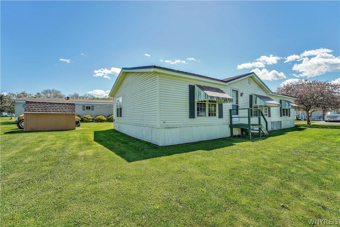 Property Photo: 168 Autumnview NY 14009