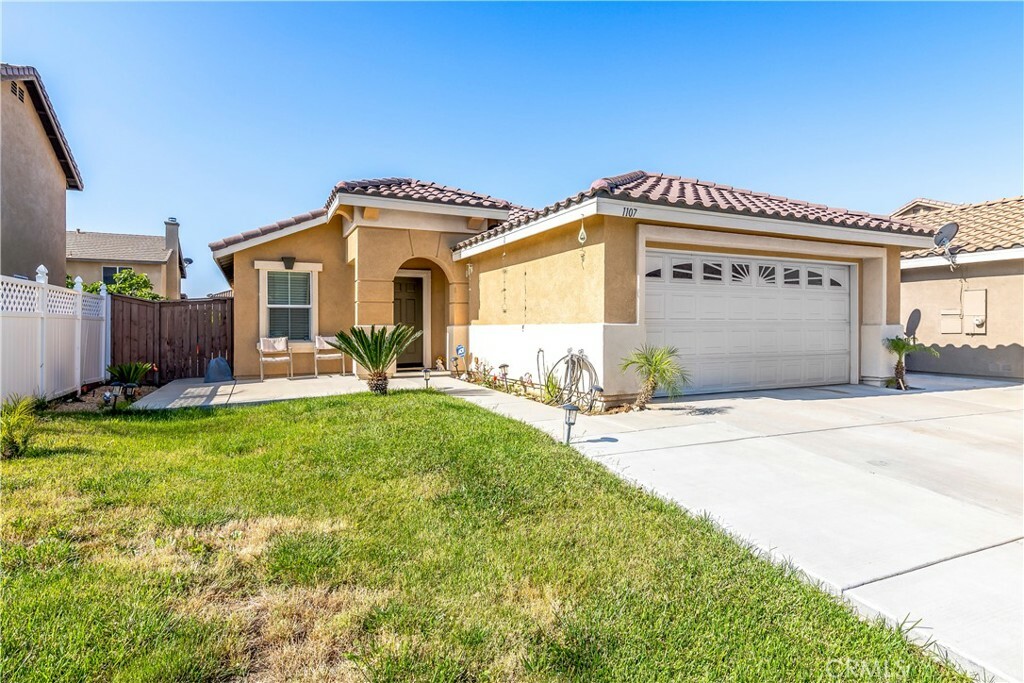 Property Photo:  1107 Bluestem Trail  CA 92571 