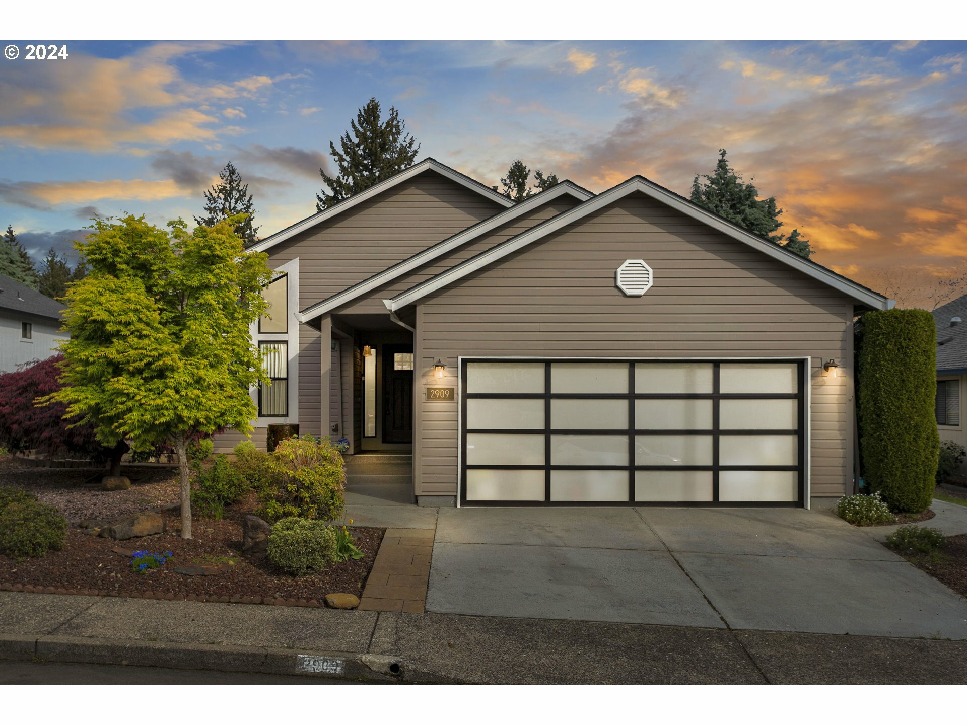 Property Photo:  2909 SE 154th Ave  WA 98683 