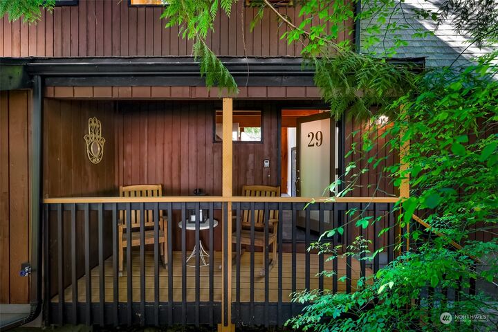Property Photo:  29 Oakcrest Circle  WA 98229 