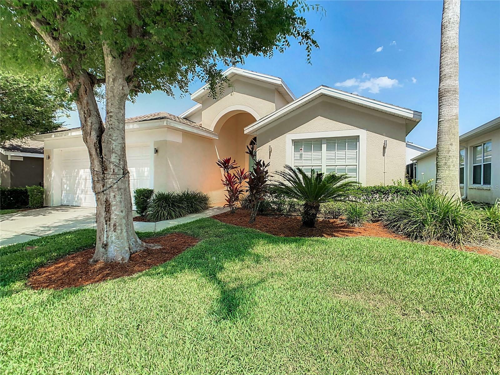 Property Photo:  114 Castlemain Circle  FL 33897 