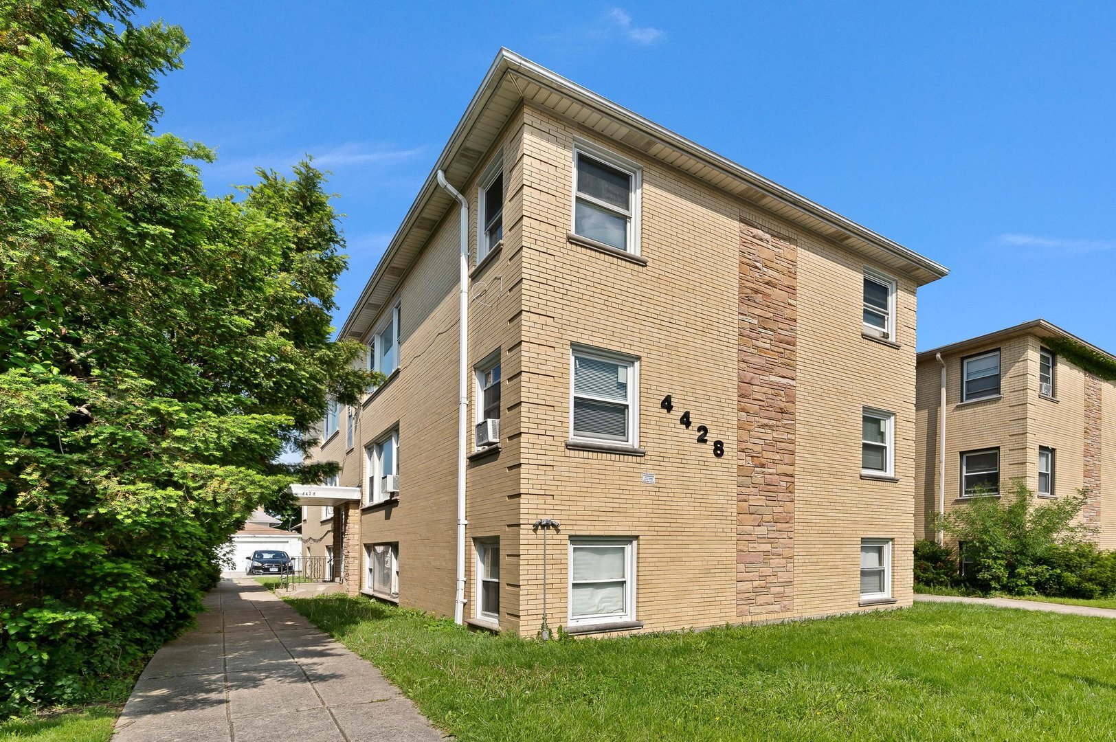 Property Photo: 4428 N Central Avenue 2W IL 60630