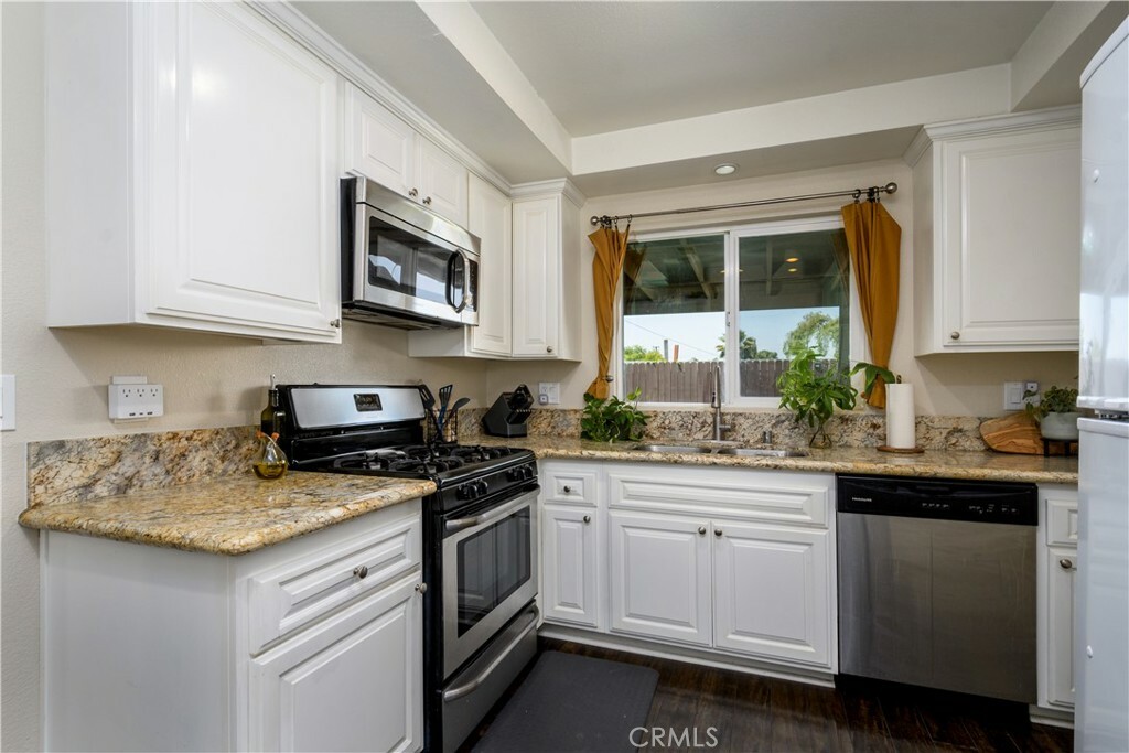 Property Photo:  2325 Mountain Avenue  CA 91767 