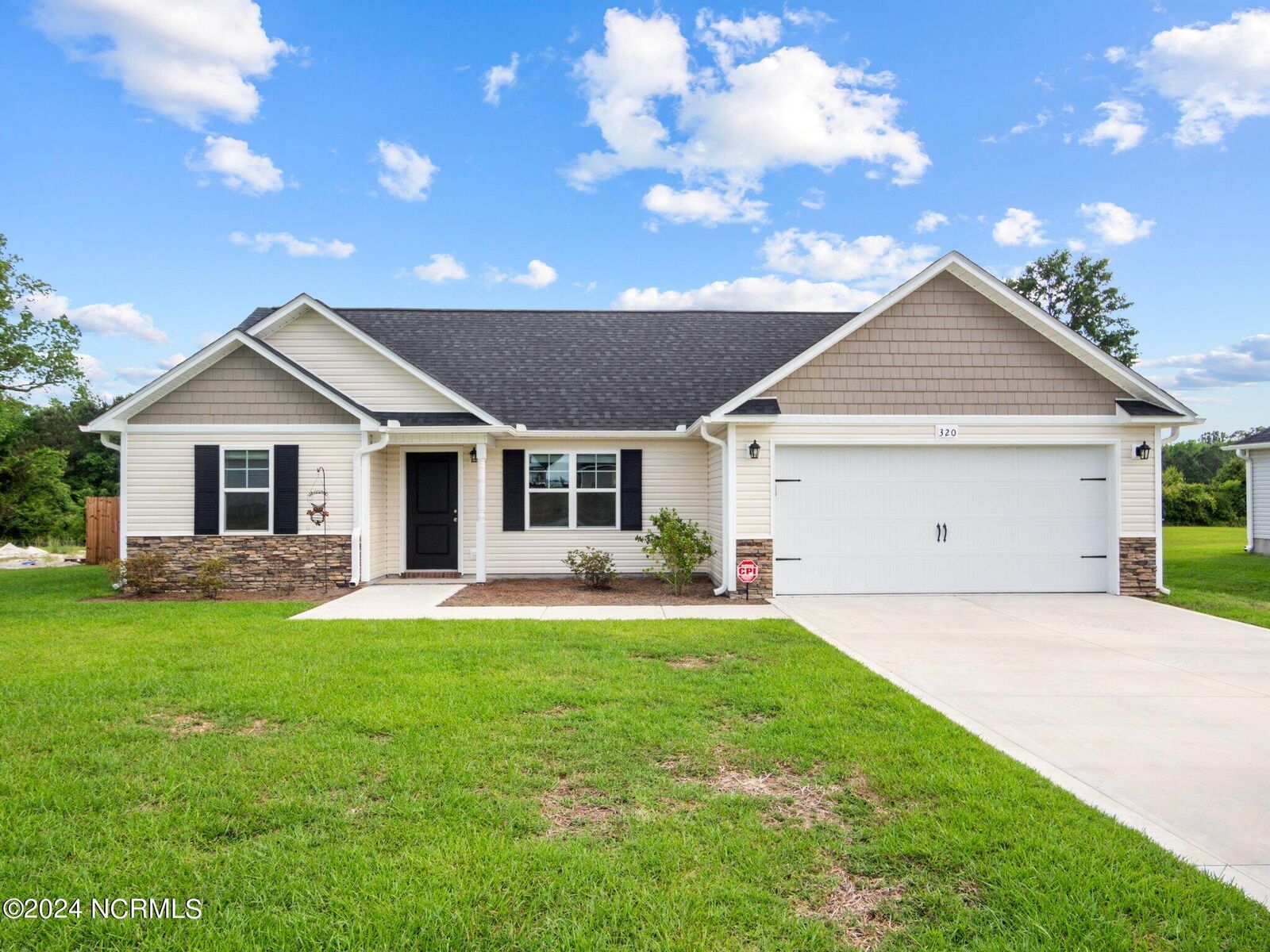 Property Photo: 320 James Hedrick Court NC 28540