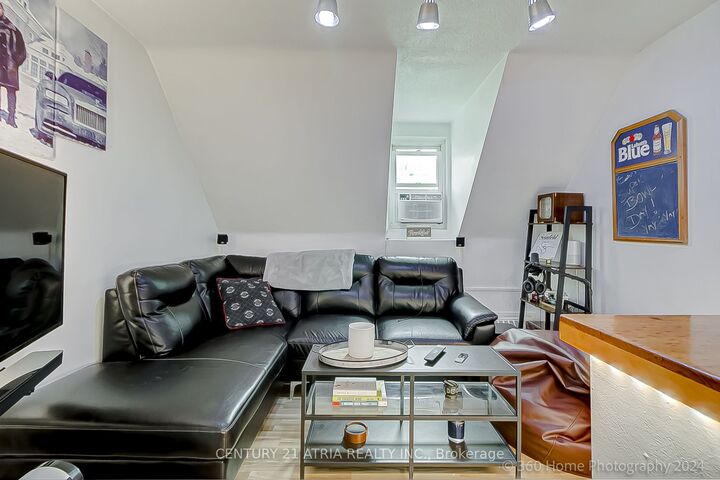 Photo de la propriété:  62 Brock Ave  ON M6K 2L4 