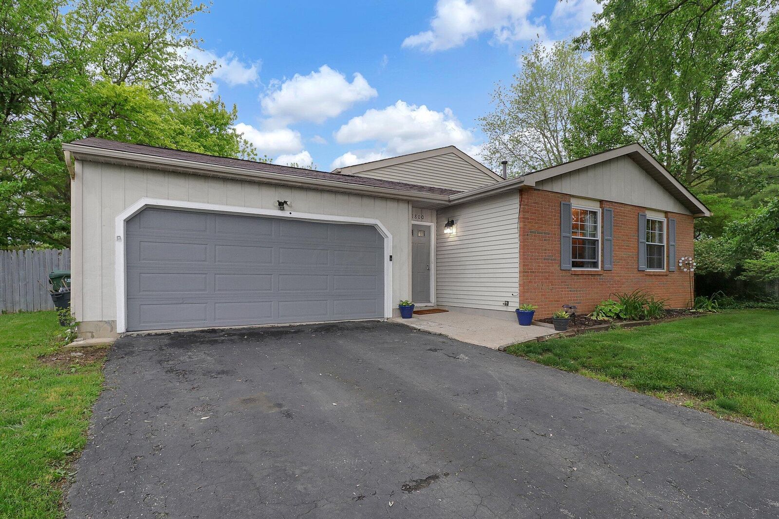 Property Photo:  1800 Devilling Court  OH 43235 