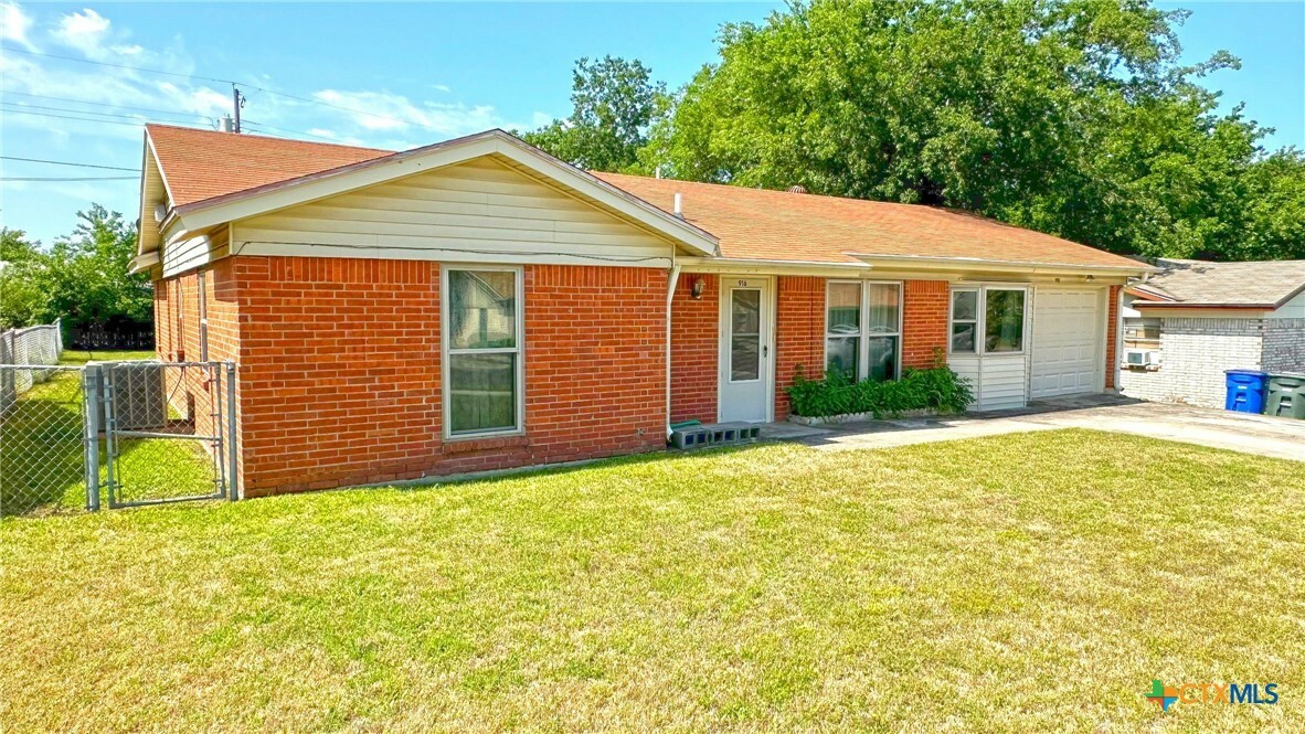 Property Photo:  916 Randa Street  TX 76522 