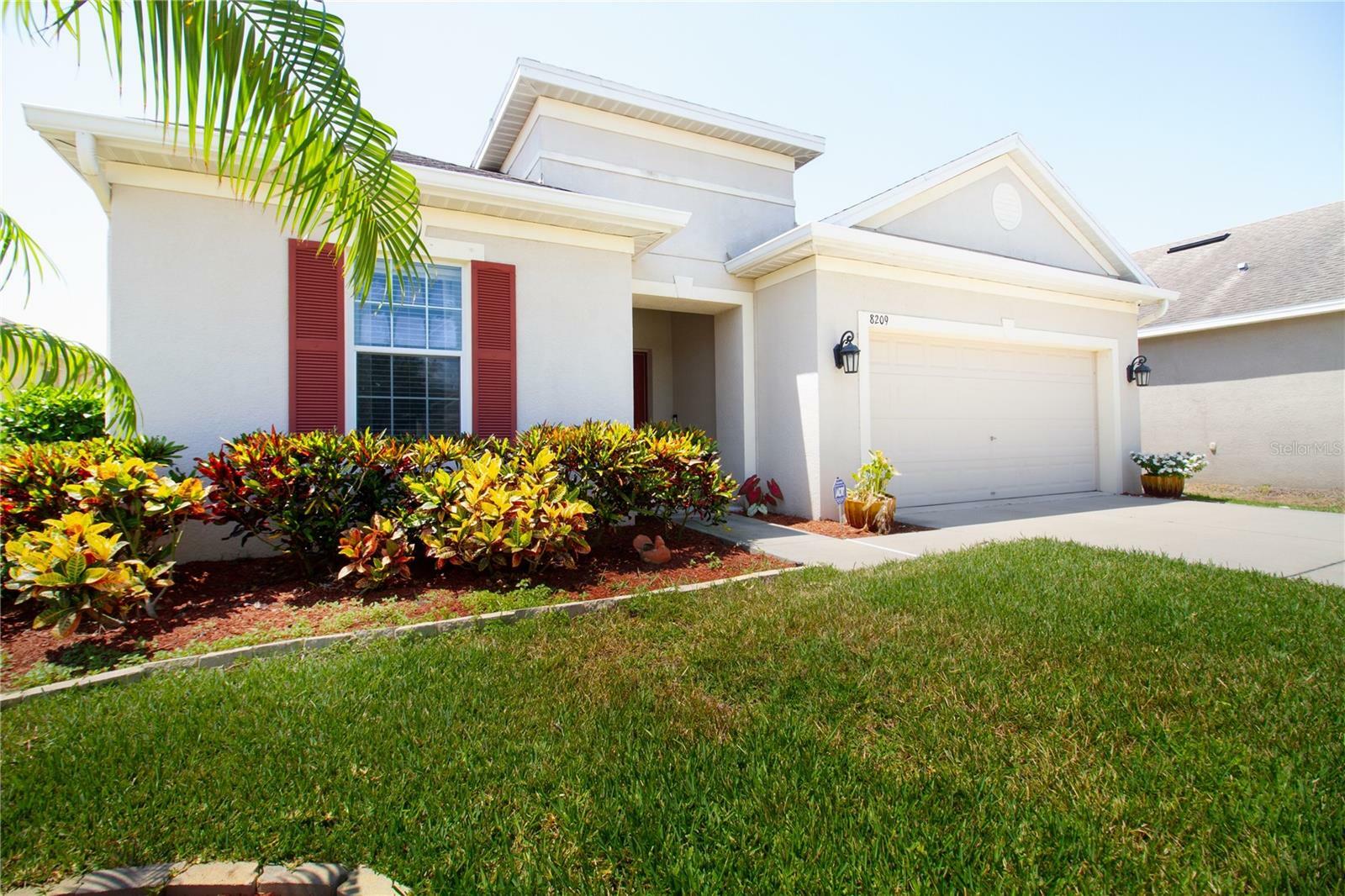 Property Photo:  8209 Belle Grove Court  FL 33578 