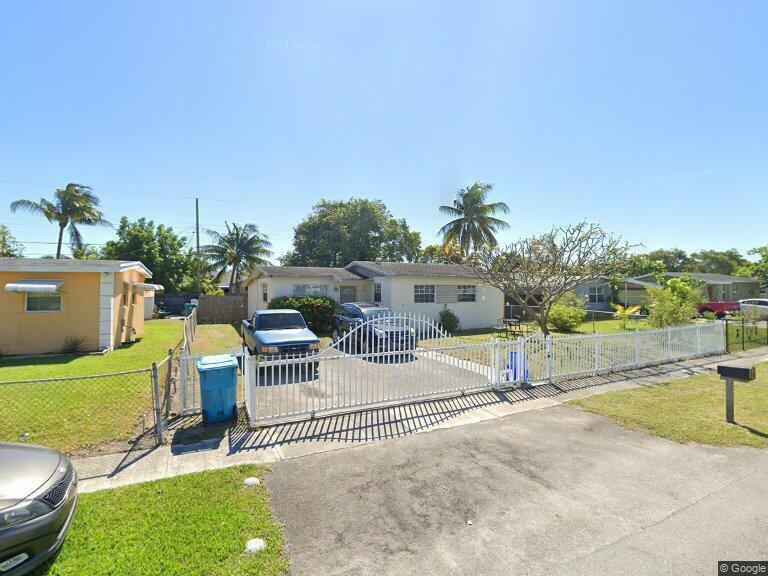 Property Photo:  2600 NW 2nd Street  FL 33435 