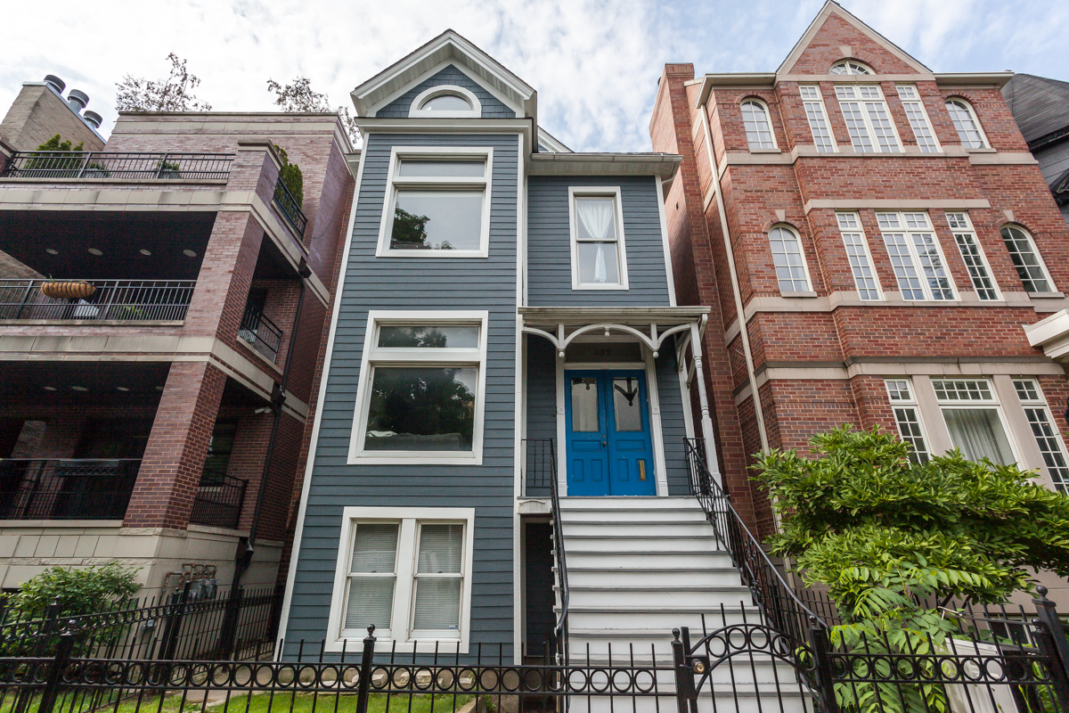Property Photo: 827 W Wrightwood Avenue 3 IL 60614