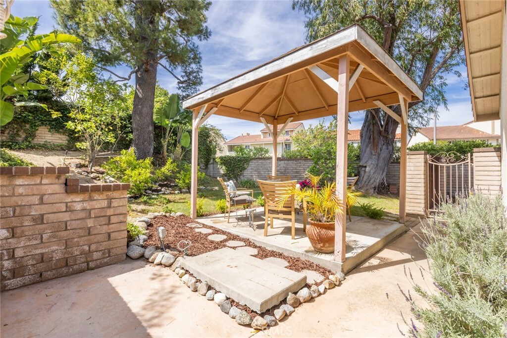 Property Photo:  3304 Whiffletree Lane  CA 90505 