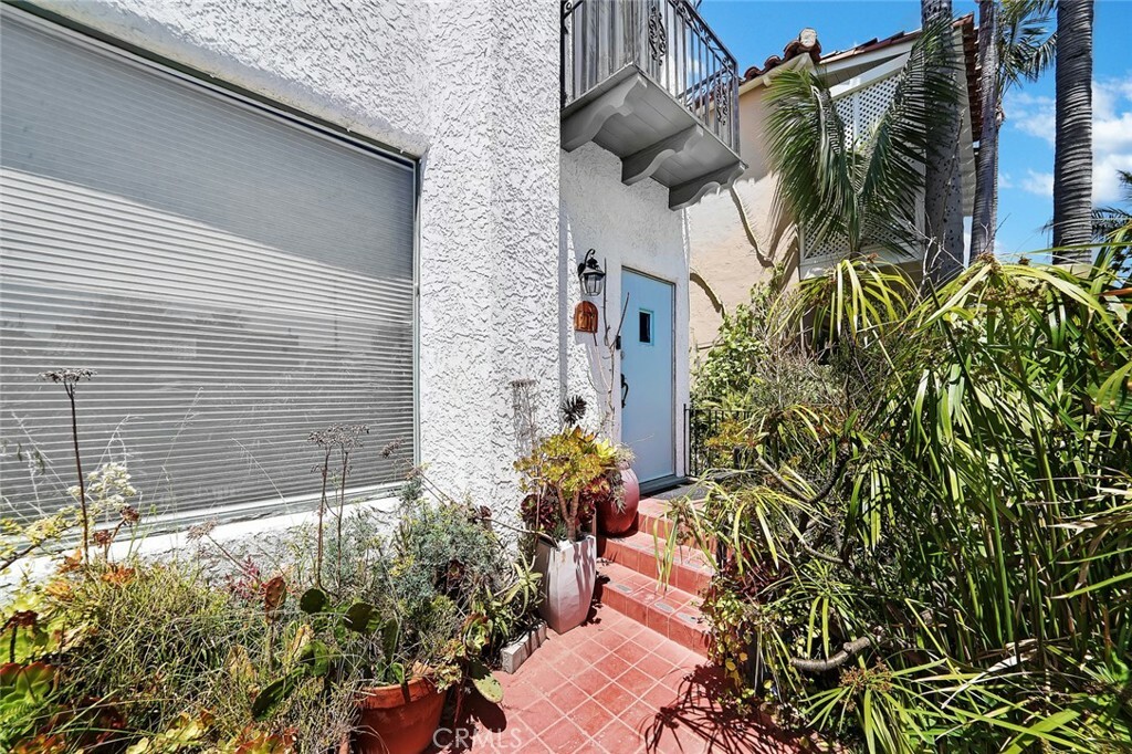 Property Photo:  217 Argonne Avenue  CA 90803 