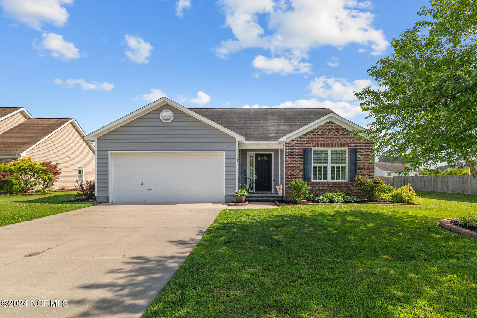 Property Photo:  206 Wynbrookee Lane  NC 28546 