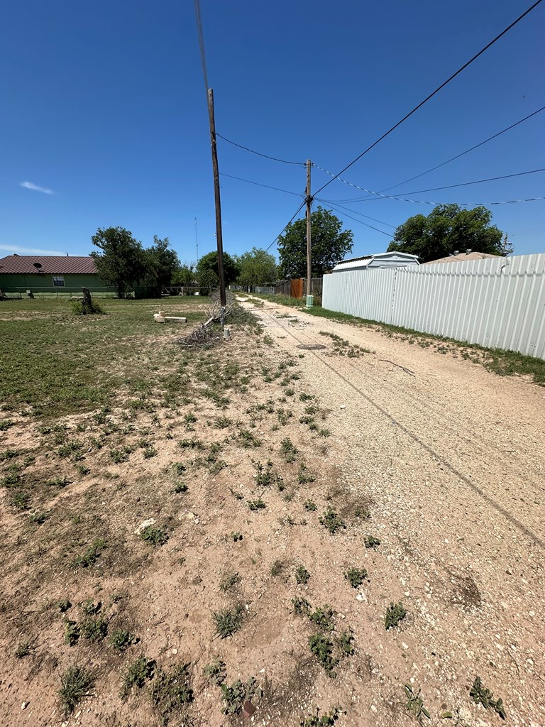 Property Photo:  106 W 13th St  TX 76903 