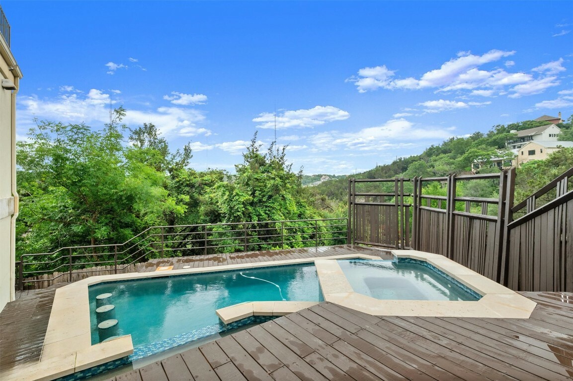 Property Photo:  5801 Cannonade Court  TX 78746 