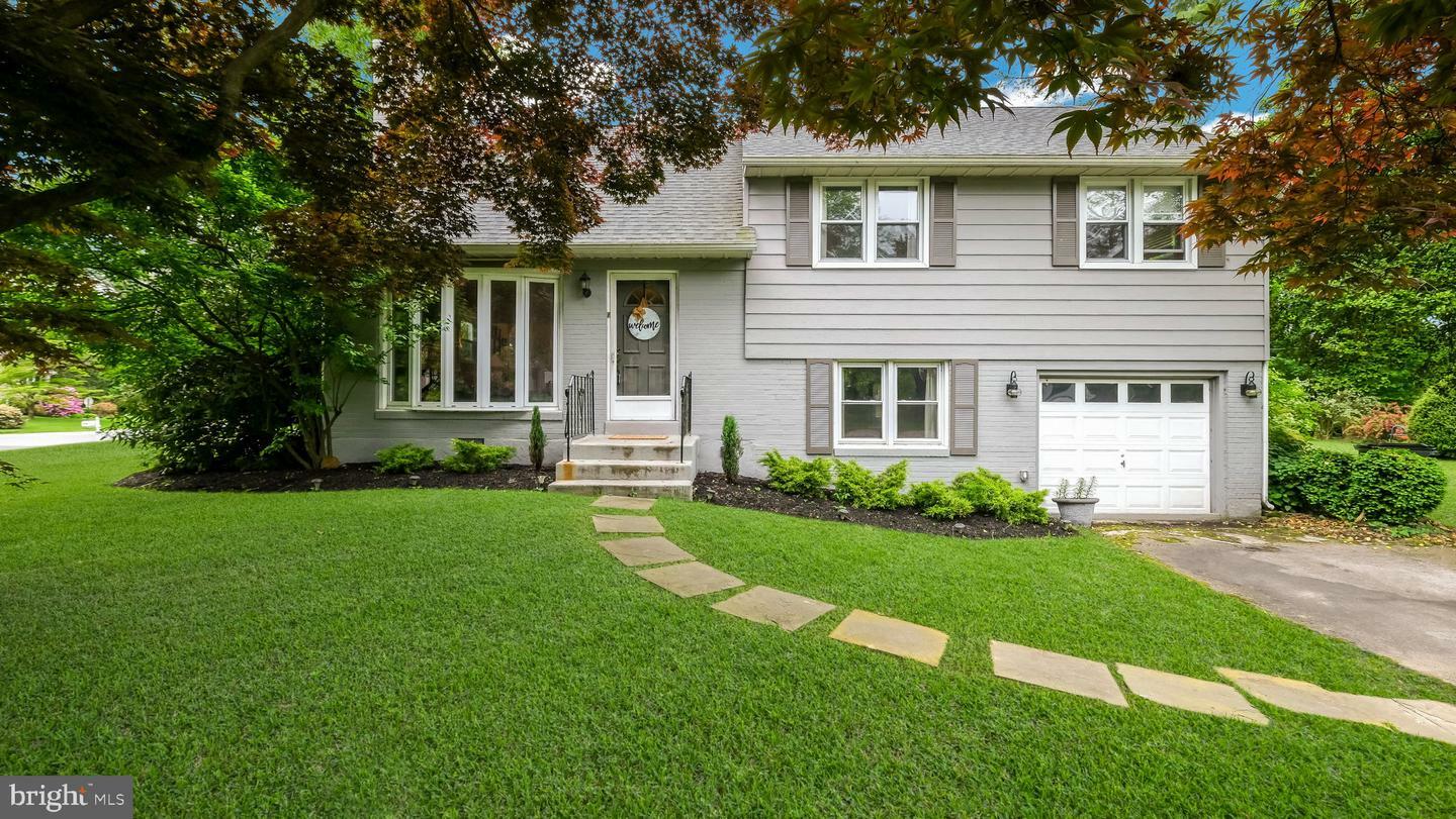 Property Photo: 302 Scott Lane PA 19086