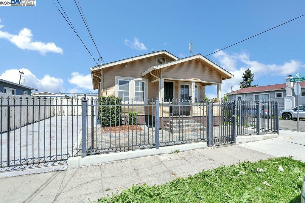 Property Photo:  1199 60th Ave  CA 94621 