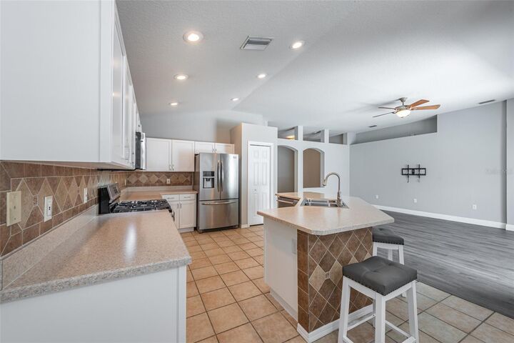 Property Photo: 4306 Orange Ridge Court FL 33596