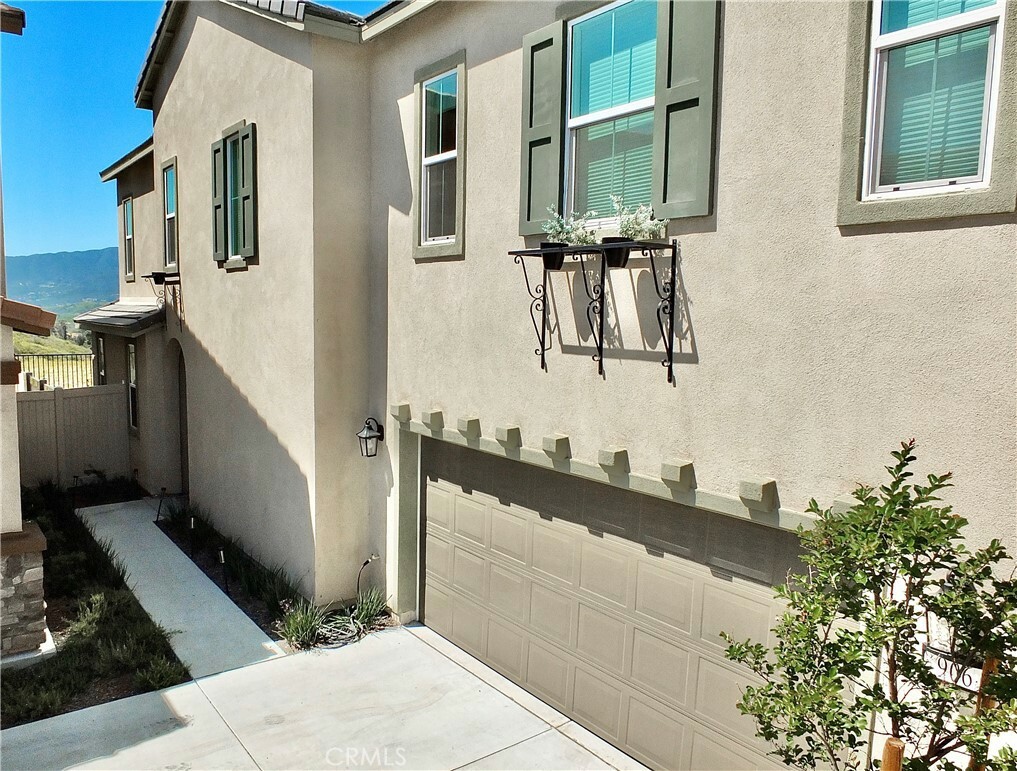 Property Photo:  906 Helena Way  CA 92530 