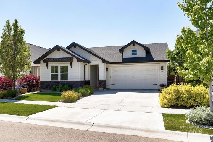 3 bed Meridian home for sale 6955 N Exeter Pl, Meridian, ID 83646