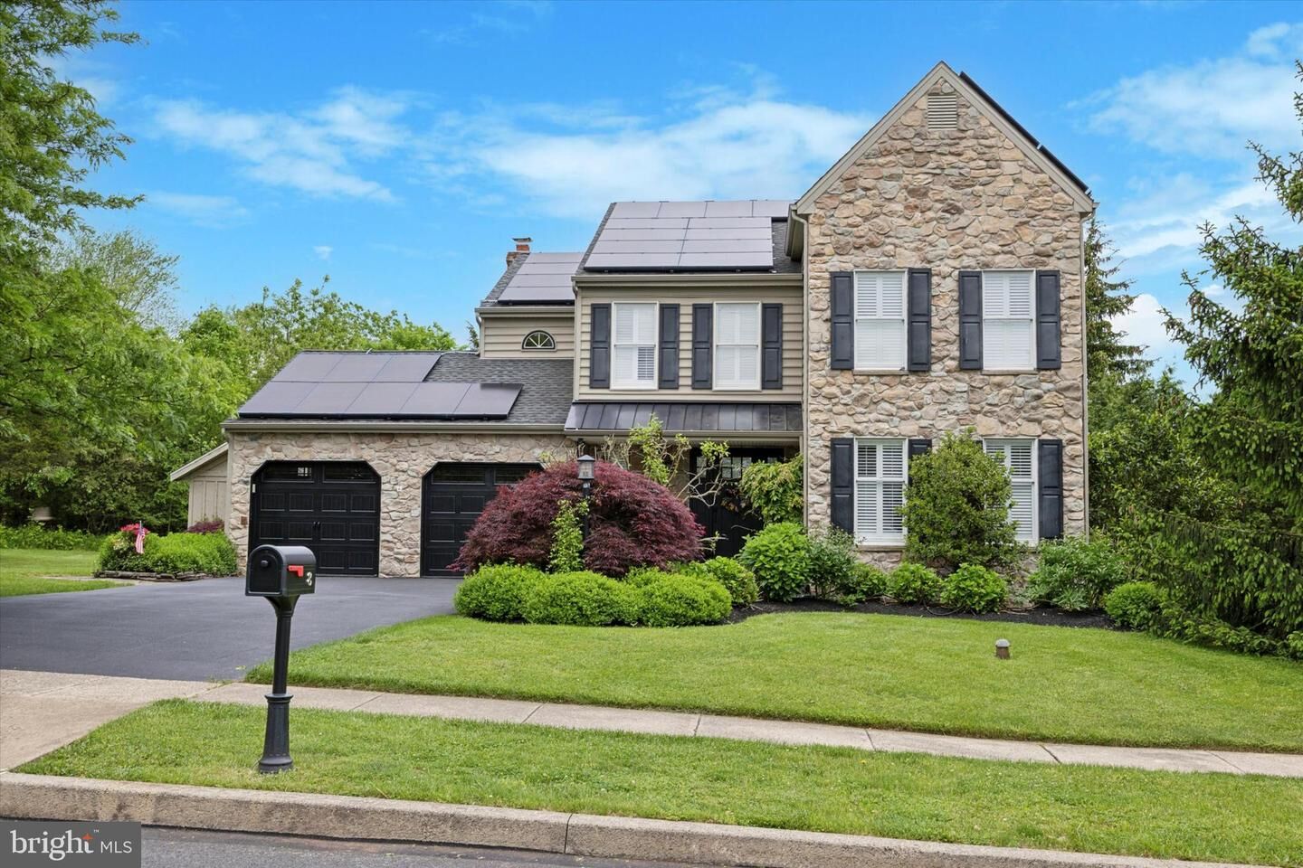 Property Photo: 8 Ridgewood Way PA 19438