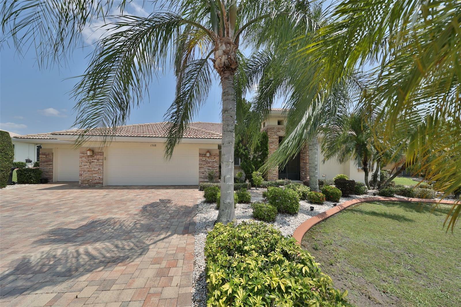 Property Photo:  1308 Lenox Greens Drive  FL 33573 