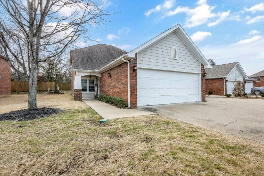 Property Photo: 910 Dixson Street AR 72758