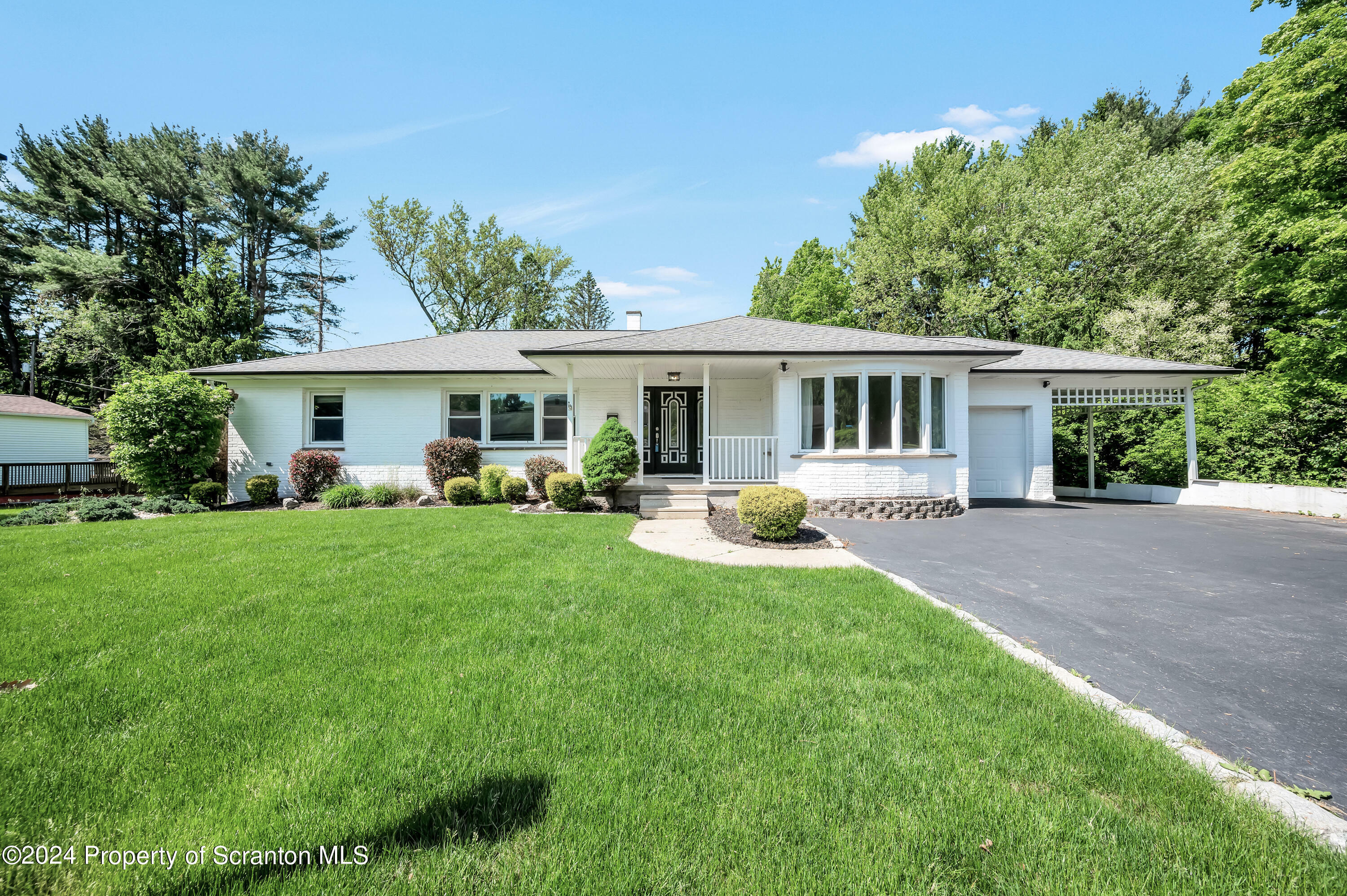 Property Photo:  115 Pequest Drive  PA 18411 