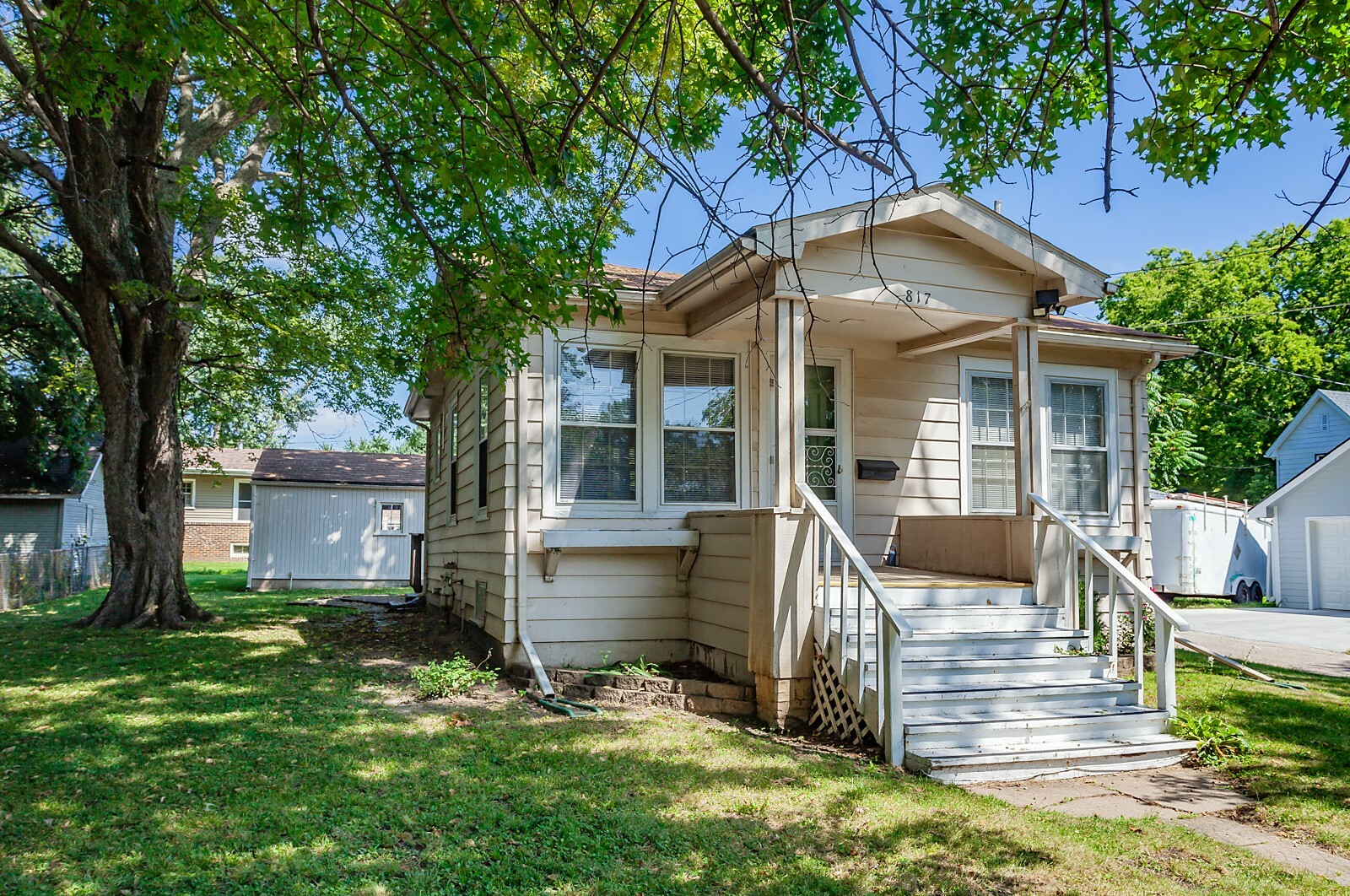 Property Photo:  817 Douglas Avenue  IA 50313 